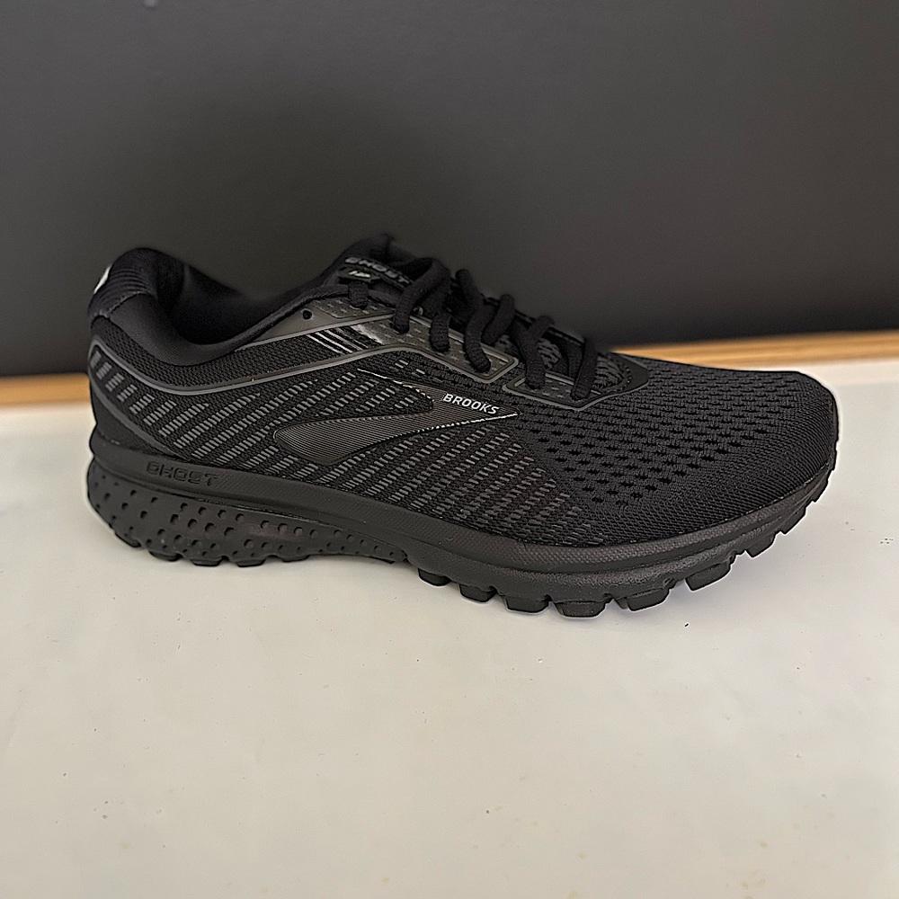 BROOKS GHOST 12 8.5 WOMENS BLACK WIDE